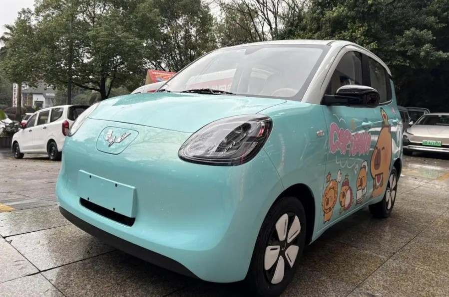 五菱宏光MINIEV四门版上市 续航205km 支持快充