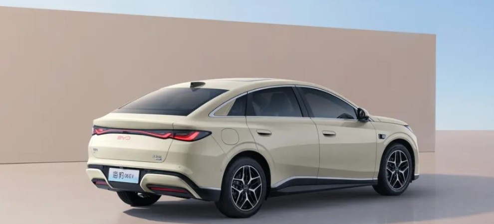 比亚迪海豹06EV登陆2025重庆车展上市，售价10.98万元起